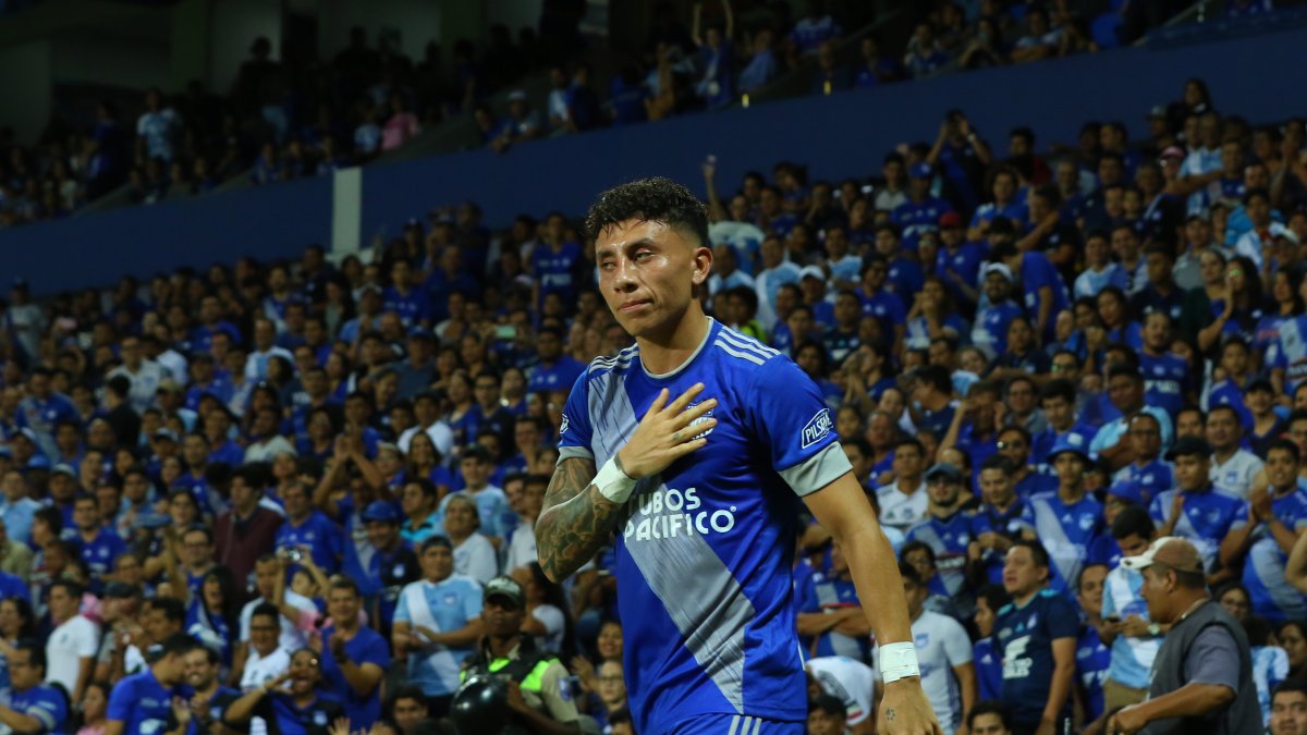 El futbolista azul, Joao Rojas, viste la camiseta 10 desde esta temporada.