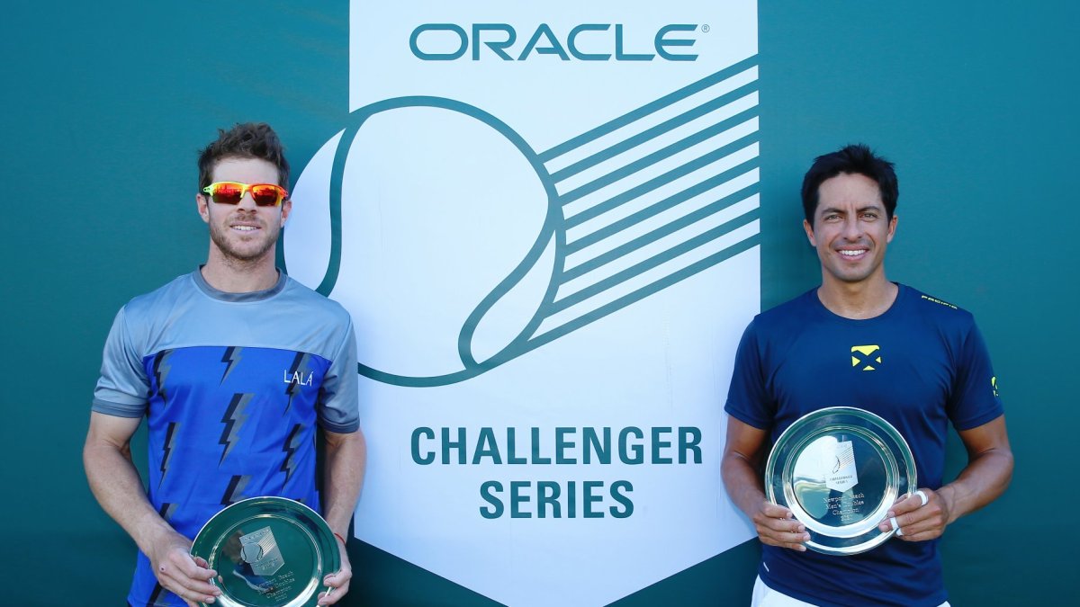El uruguayo Ariel Behar y el ecuatoriano Gonzalo Escobar (d) se coronaron campeones del Challenger de Newport (Estados Unidos).