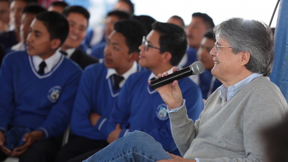 Propuesta. A mediados de enero el virtual candidato de CREO, Guillermo Lasso, ofreció desaparecer la Secretaría de Educación Superior, generando críticas a su propuesta, pero también apoyos.