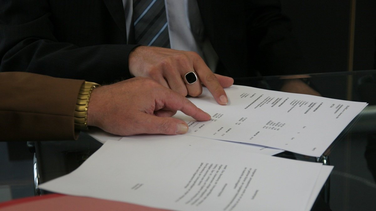 Previa cita. Algunos trámites deberán programarse en la página web.