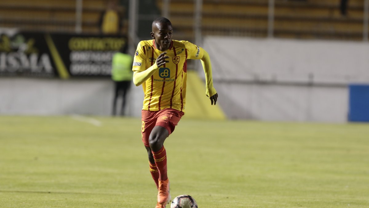 El mediocampista surfrió una rotura de ligamento en la rodilla.