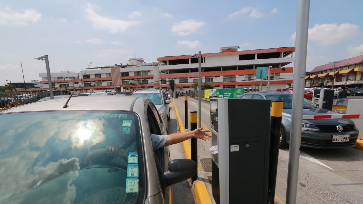 Hecho. Desde este lunes 3 de febrero, empezó a cobrarse el parqueo en el Policentro.