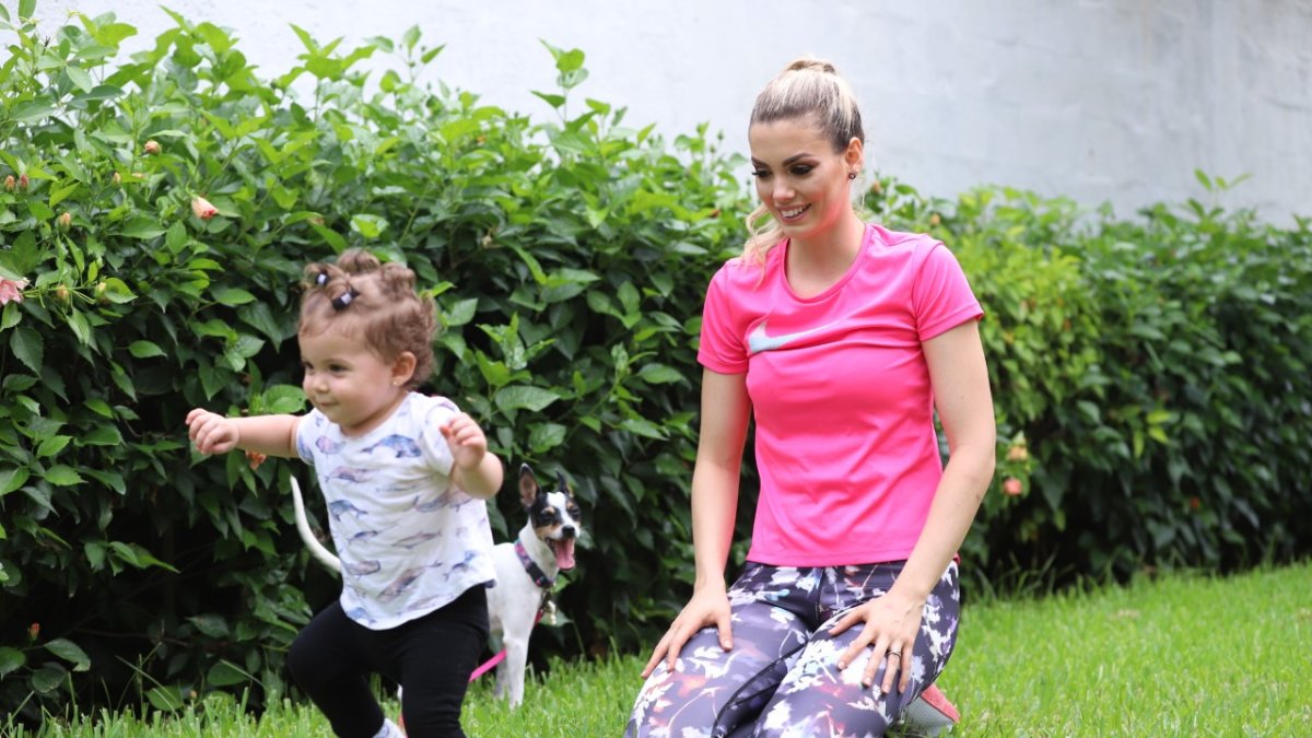 La Miss Ecuador 2012 practica ejercicios funcionales.