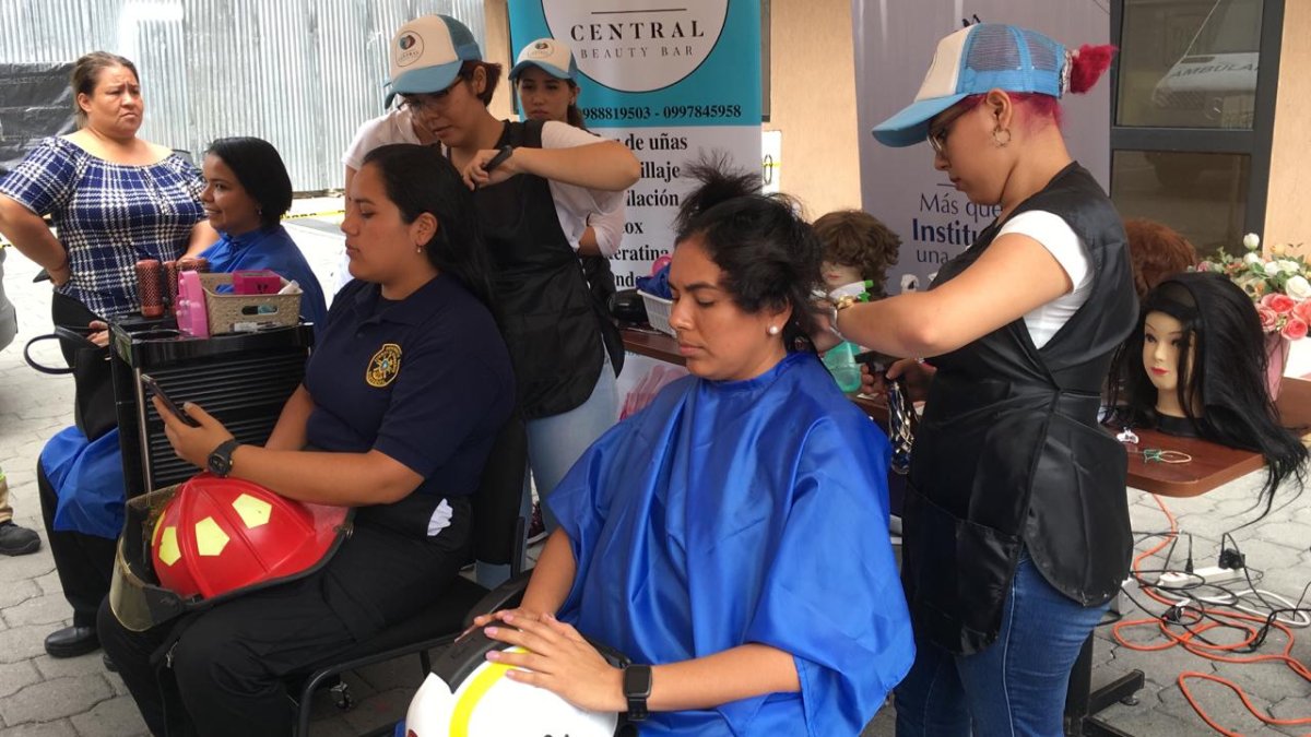 La persona que quiera donar cabello debe traer un mechón de 30 centímetros como mínimo.