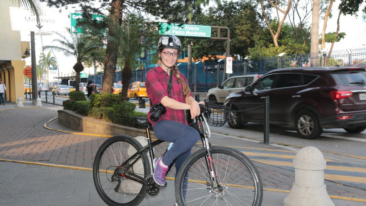 Fabiana Lando recorre varios países de América en bicicleta.