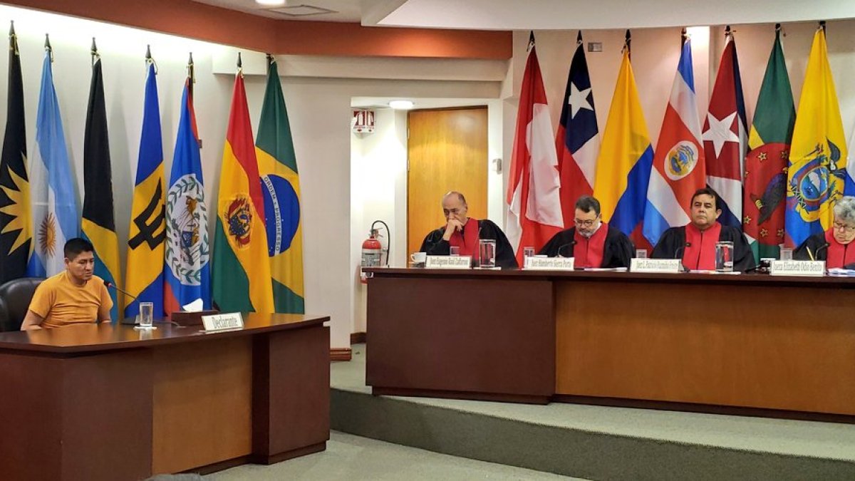 SAN JOSÉ. Uno de los momentos en los que Patricio Roche (Izq.) presenta testimonio en la Corte Interamericana de Derechos Humanos