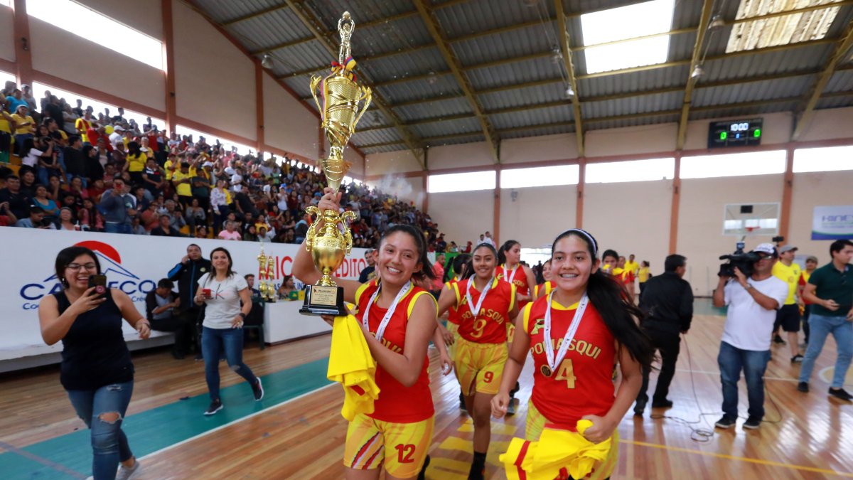 En el coliseo de Nayón se disputaron las finales masculina y femenina del campeonato interparroquial juvenil.