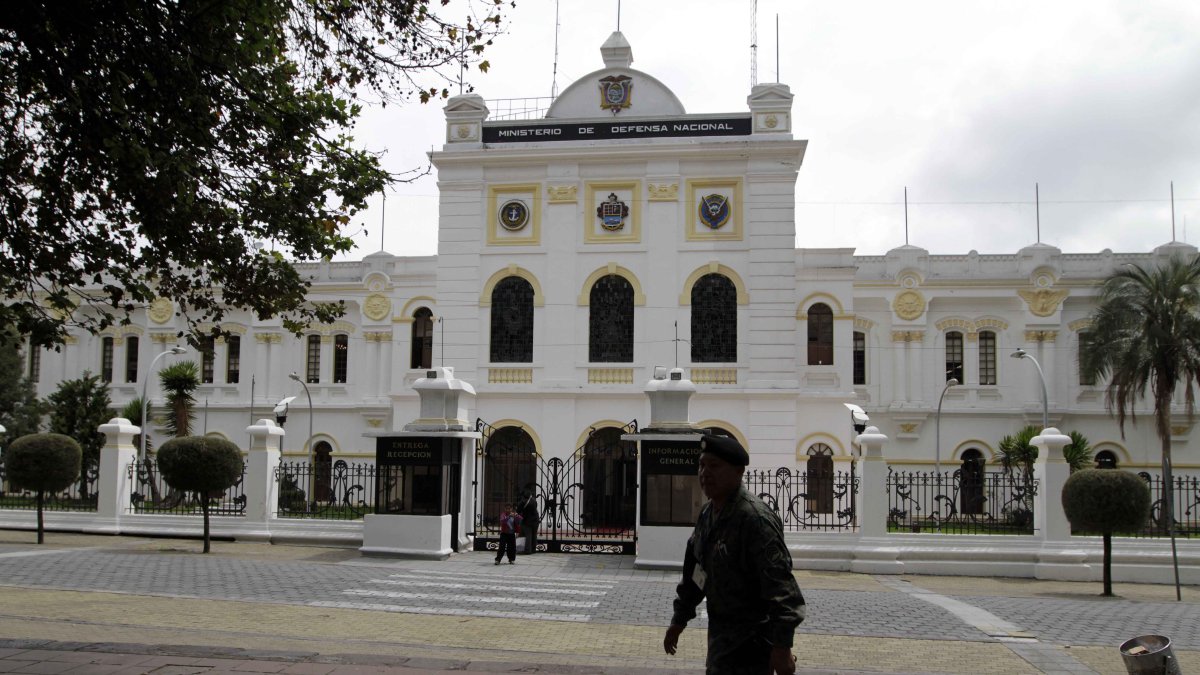 El Ministerio de Defensa es una de las entidades que más gasta por la contratación de seguros.