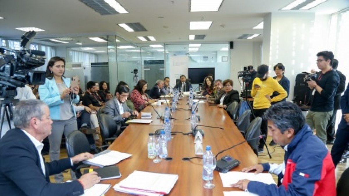 Actividad. El ministro acudió a la comparecencia en la Asamblea.