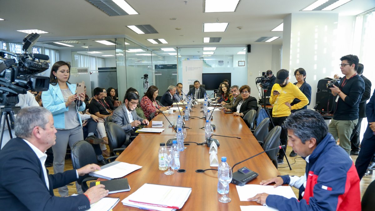  La Comisión de Educación pedirá que la resolución sea aprobada por el pleno de la Asamblea para que tenga mayor fuerza  .