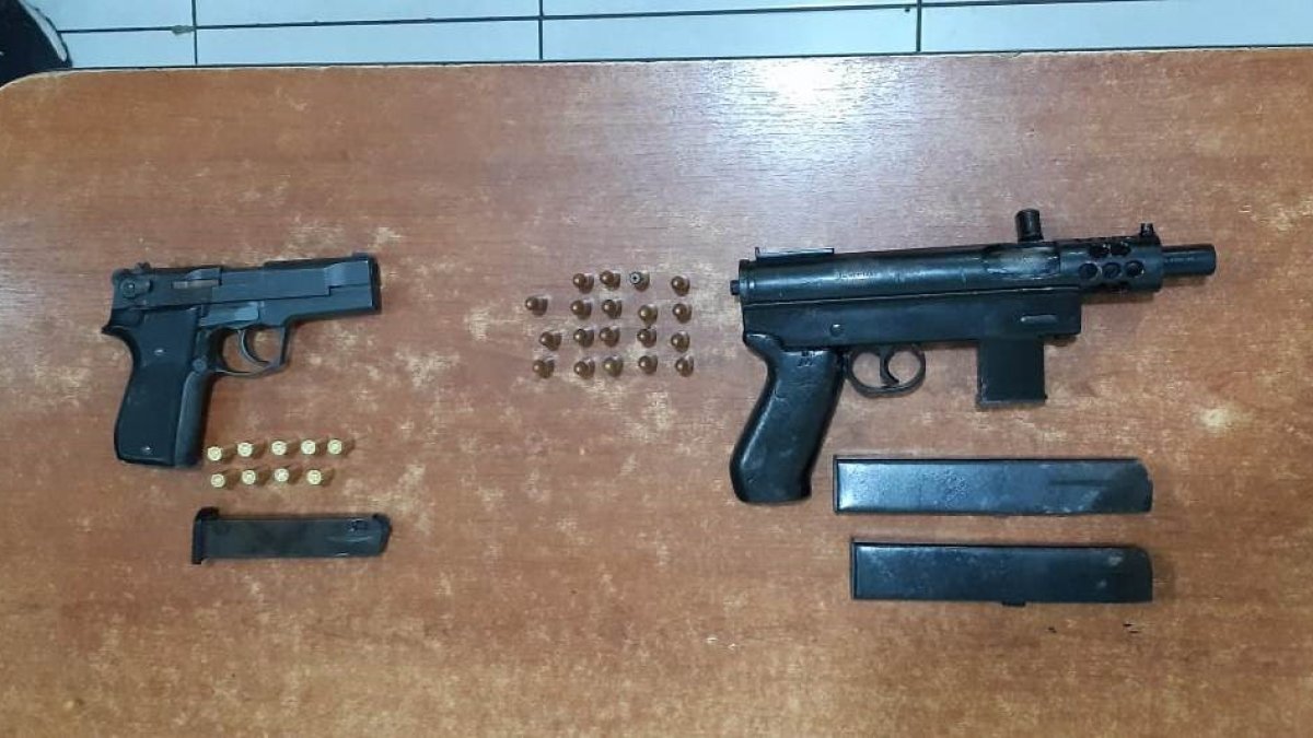 En Tungurahua y Manabí se decomisaron armas, municiones y explosivos.