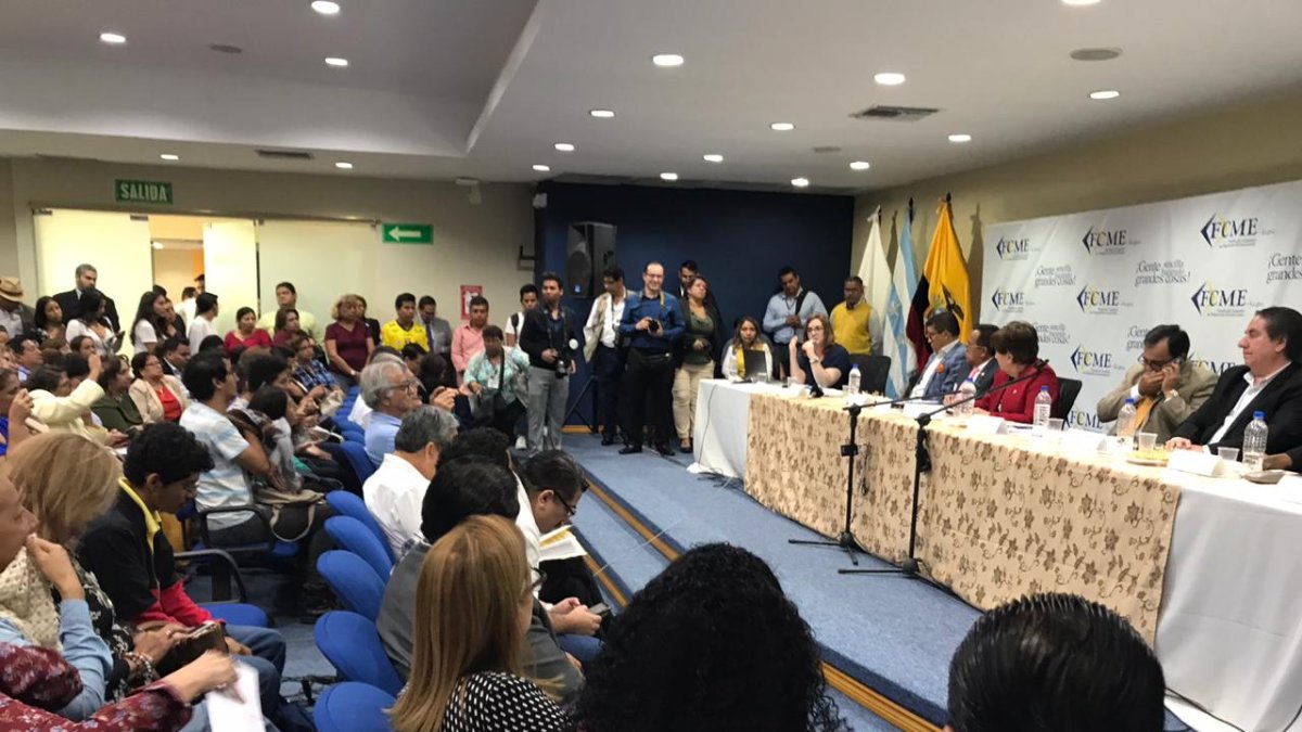 Hecho. La sesión se está realizando en el auditorio del Fondo de Cesantías del Magisterio Ecuatoriano (FCME),