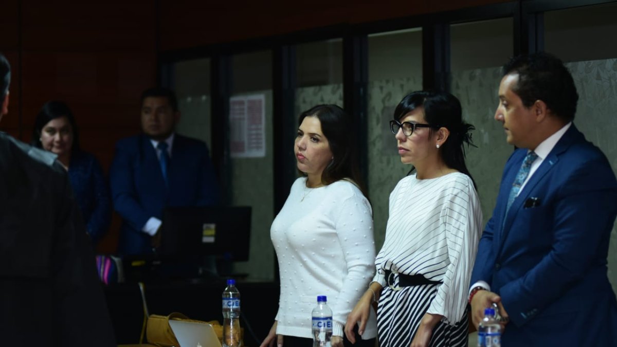 Diligencia. Casi una hora demoró la audiencia de la suspensión de la pena pedida por María Alejandra Vicuña