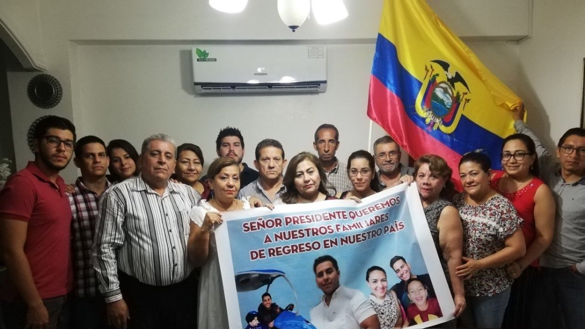 Los familiares de Juan Carlos Muñoz se reúnen para darle ánimo y pedir a las autoridades su retorno.