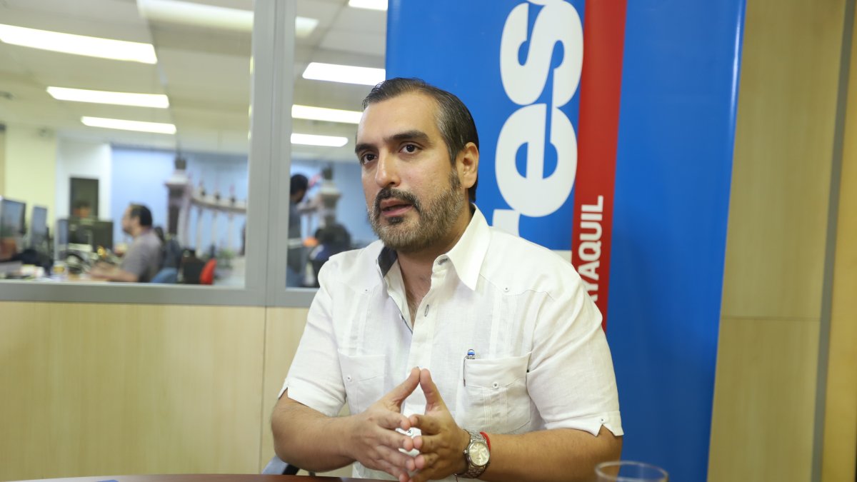 Asambleísta nacional por el Distrito 2 del Guayas por el Partido Social Cristiano y vicepresidente de la Comisión de Trabajadores.