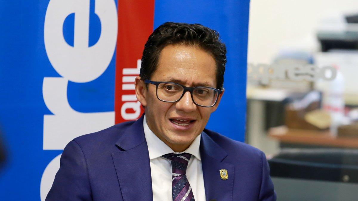 Freddy Carrión, defensor del Pueblo, cuestiona el manejo de comunicación sobre el caso sospechoso de coronavirus en el país.