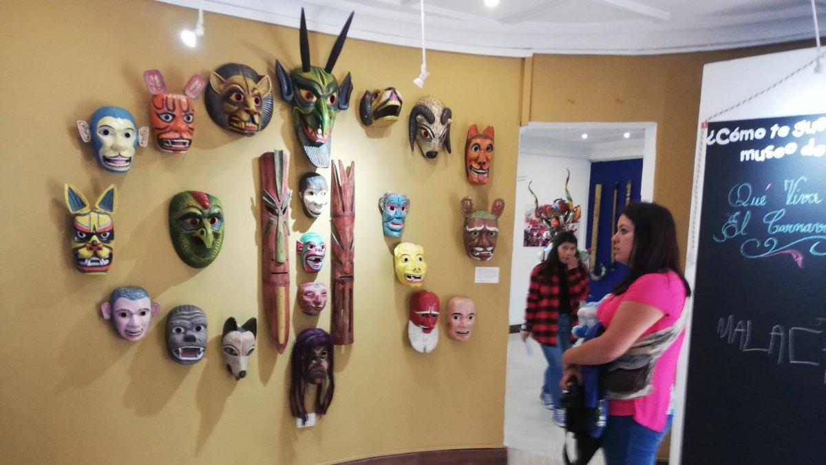 Representaciones. En una de la salas se exhiben máscaras de los personajes míticos y ancestrales, que forman parte de la muestra.