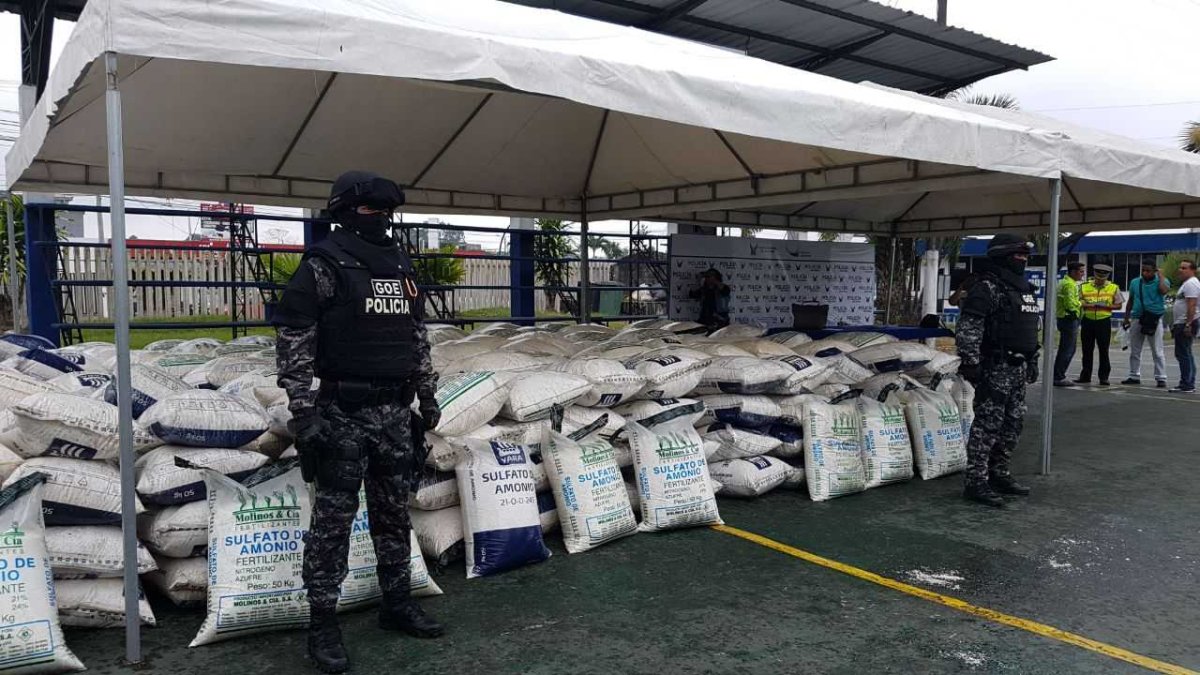 La Policía Nacional, en agosto de 2017, retuvo un camión que trasladaba 360 fundas de  cloruro de calcio que había sido camuflado entre fertilizantes.