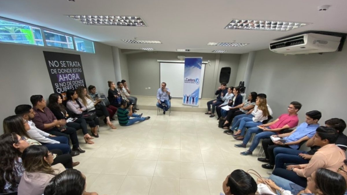 La Cantera, el espacio de formación política del Partido Social Cristiano, realiza charlas a jóvenes.