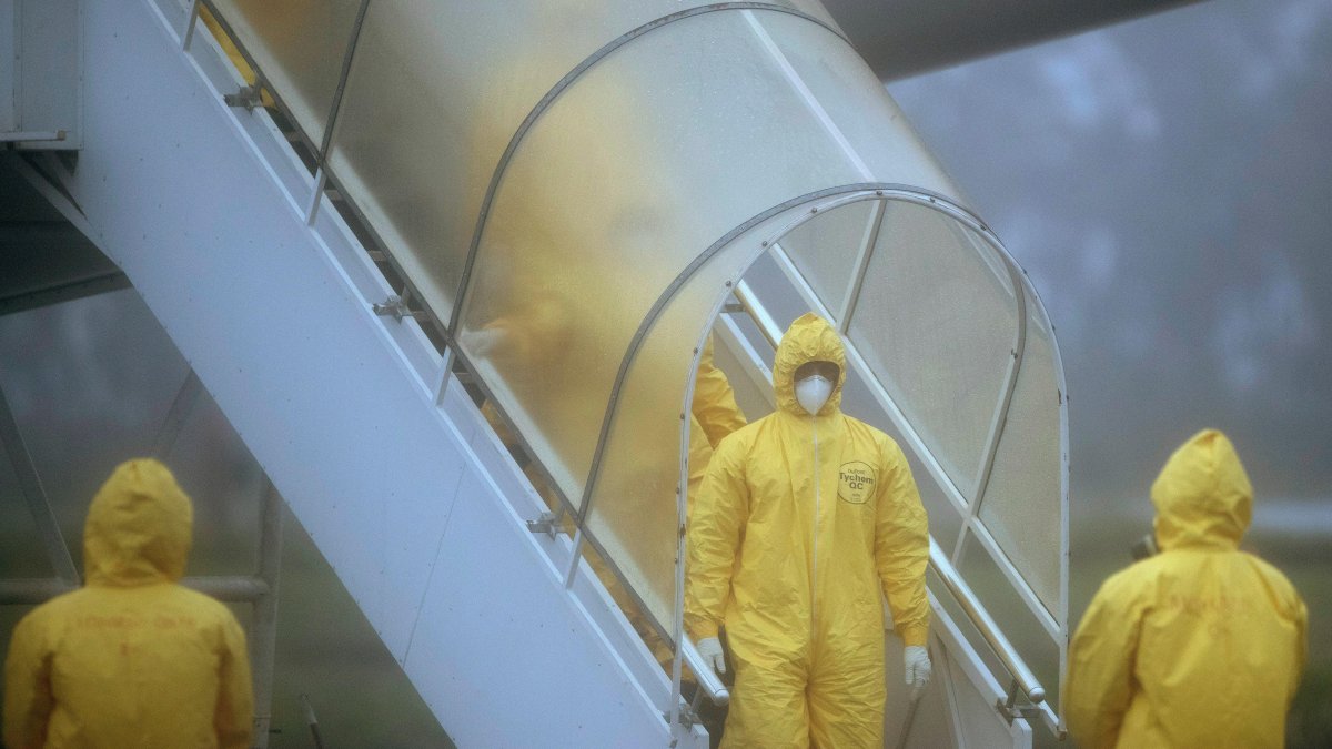 Llegan a Brasil los dos aviones con un grupo de repatriados desde Wuhan.