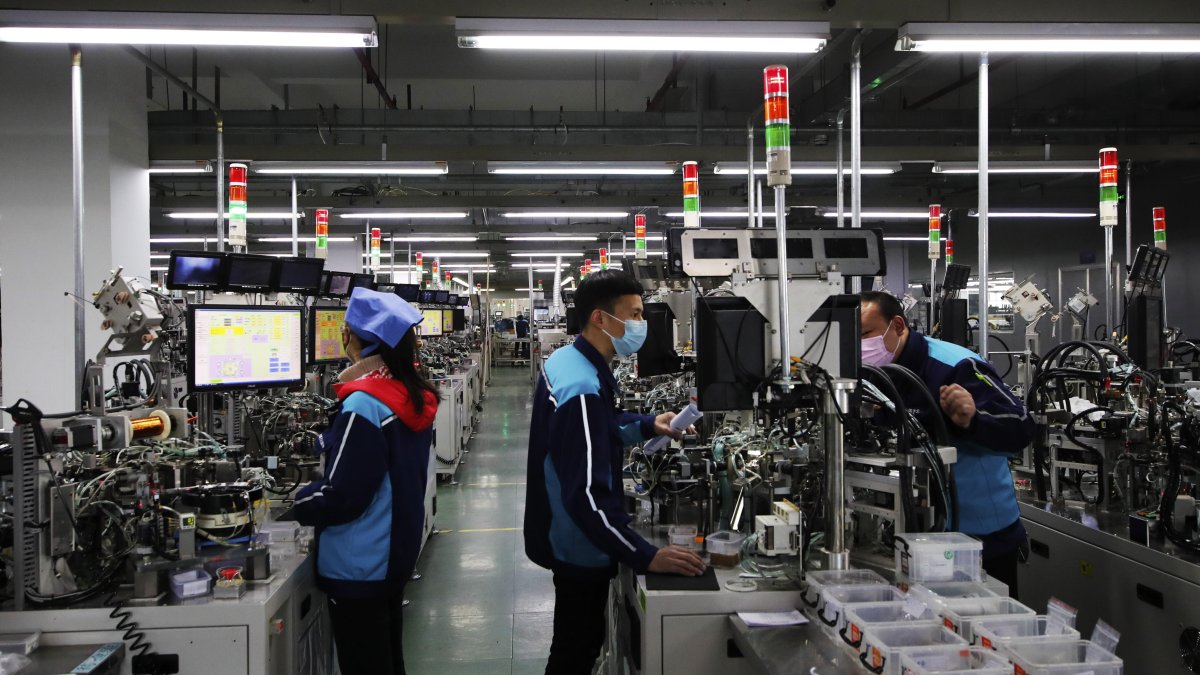 SIHONG. Pocos trabajadores llegaron a cumplir sus jornadas de trabajo en esta factoría. Un tanto por el miedo, pero también por las dificultades para trasladarse.