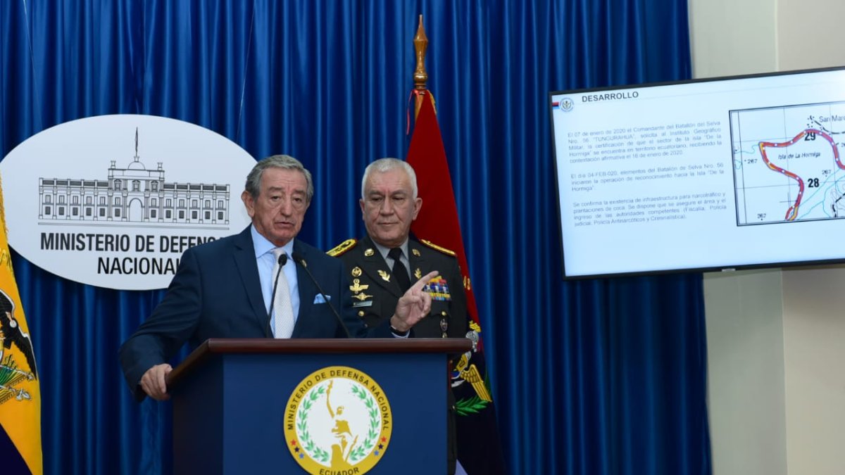 El ministro de Defensa, Oswaldo Jarrín, ofreció una rueda de prensa sobre la operación, realizada el 4 de febrero en el sector de La Hormiga, provincia de Sucumbíos.