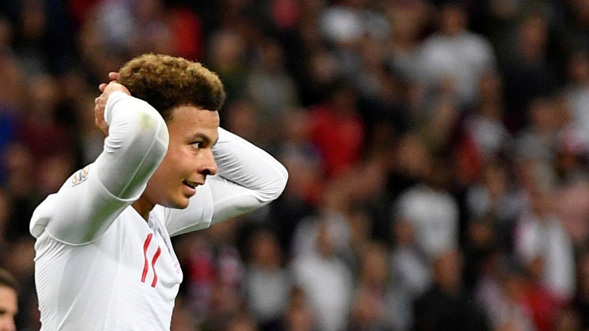 El mediocampista Delle Alli pidió perdón por la inoportuna broma.