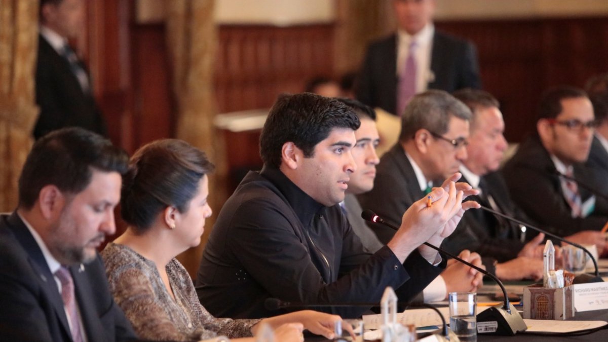 En el encuentro participaron varios ministros de Estado y representantes de la sociedad civil.