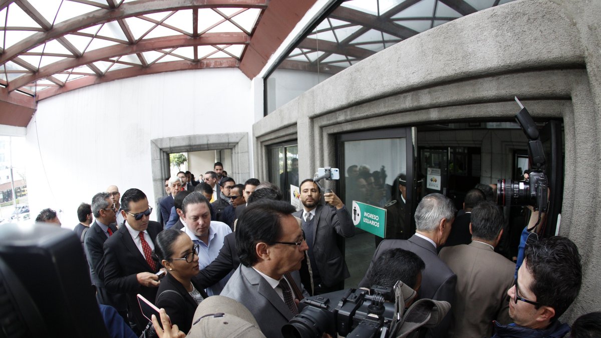 Diligencia. Fernando Villavicencio, el periodista que investigó el caso, ingresó ayer a la Corte Nacional.