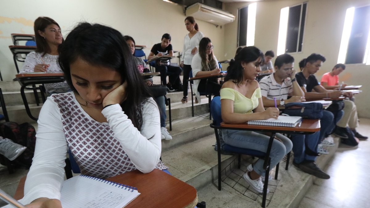  Los deseos de superarse van de la mano con una educación más avanzada.