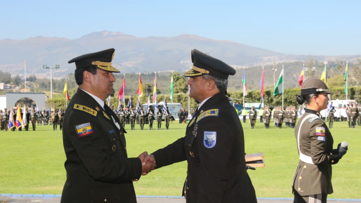 Ceremonia de relevo de mando del nuevo comandante de la Policía, Patricio Carrillo.
