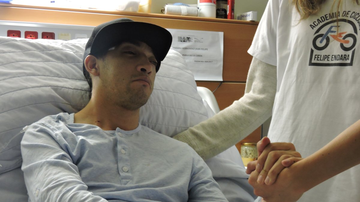 Situación. Ciego e incapacitado de levantarse sigue Felipe, quien ahora depende las 24 horas de cuidados médicos.