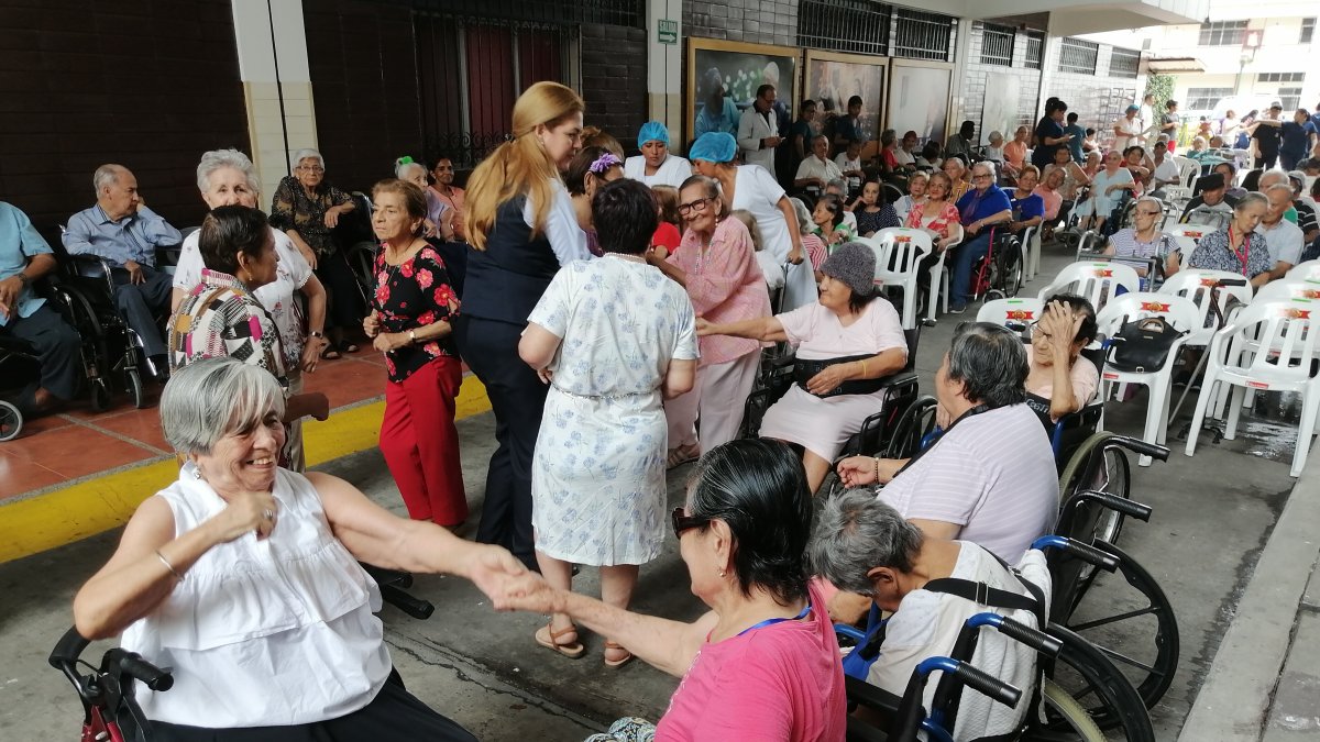 Fiesta. Fabiola Vinueza bailó toda la mañana en la celebración.