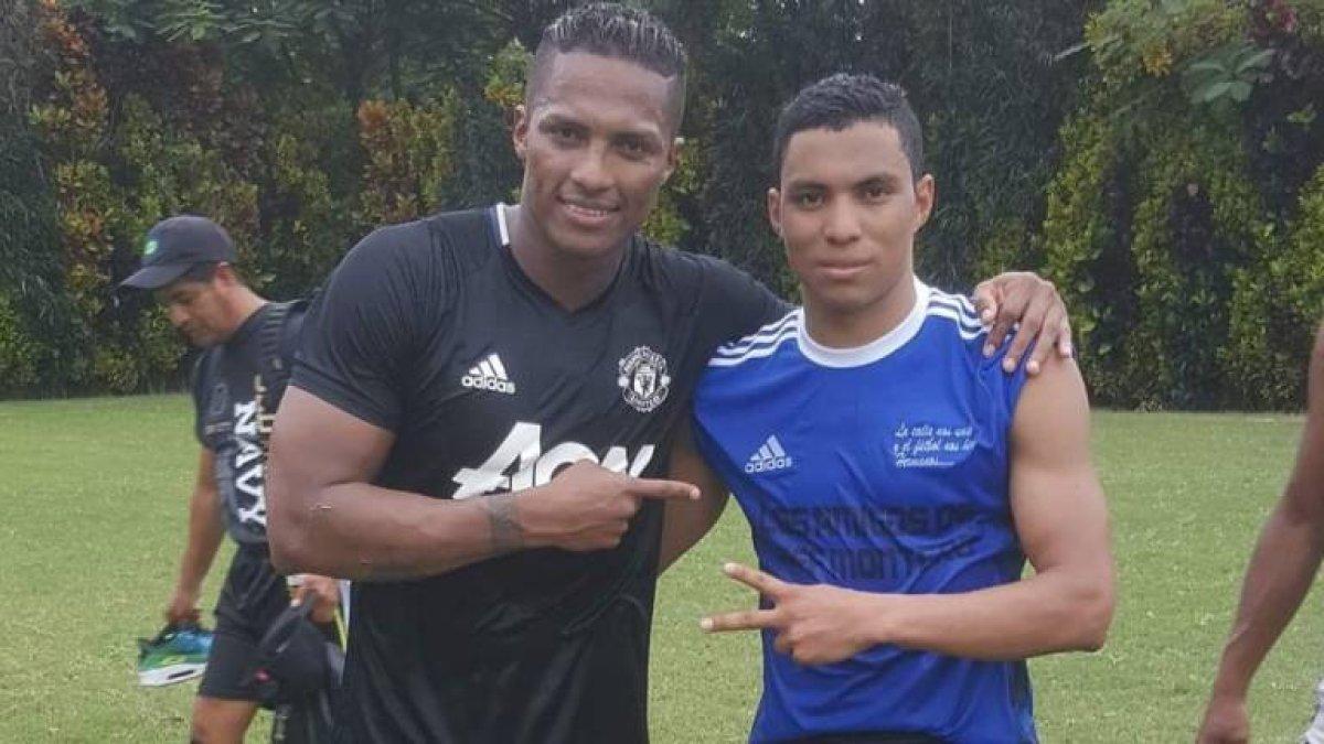Jefferson Montero (derecha) está ilusionado con la posibilidad de juntarse con Antonio Valencia en Liga de Quito
