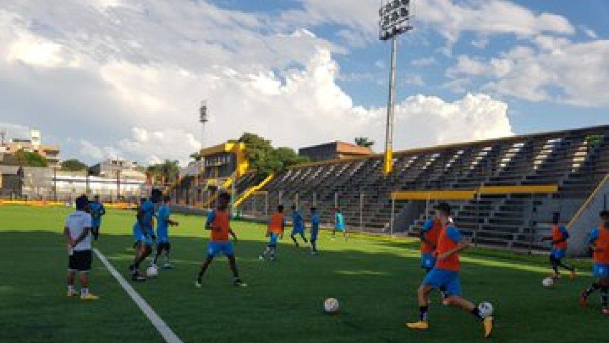 El Independiente del Valle (foto) enfrenta hoy al Mushuc Runa.