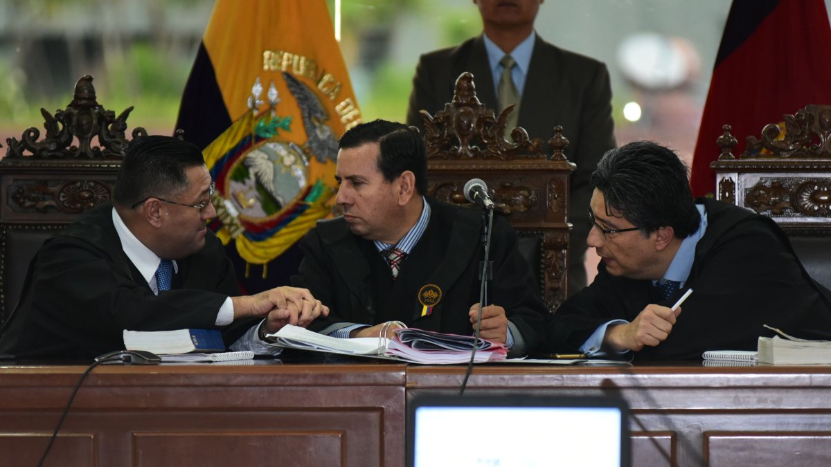 El tribunal recusado está integrado por los jueces Iván Saquicela (i), Iván León (c) y Marco Rodríguez.