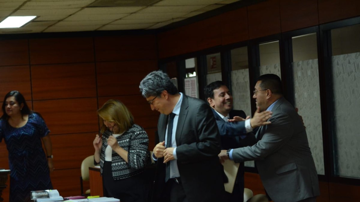 Gina Gómez de la Torre abogada de los jueces Iván León y Marco Rodríguez en la audiencia.