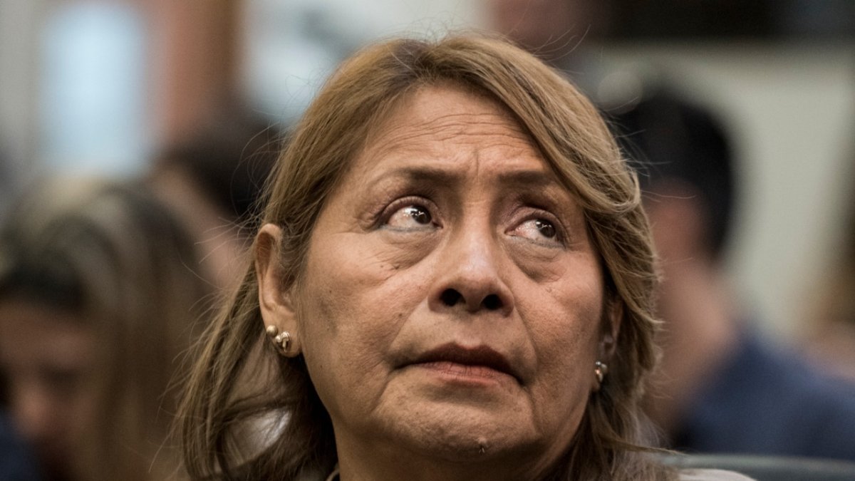 Albarracín vive ahora con Denisse, hermana menor de Paola. Reclama al sistema educativo de Ecuador por no haberla protegido.