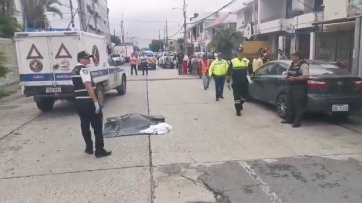 Mujer muere atropellada en la ciudadela Albatros.