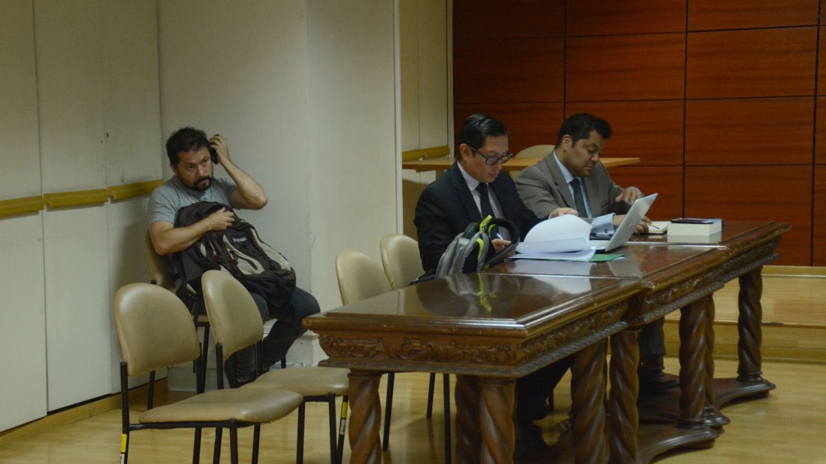 Recusadores. Fausto Jarrín, abogado de Rafael Correa (derecha), no pudo sustentar sus argumentos ayer.