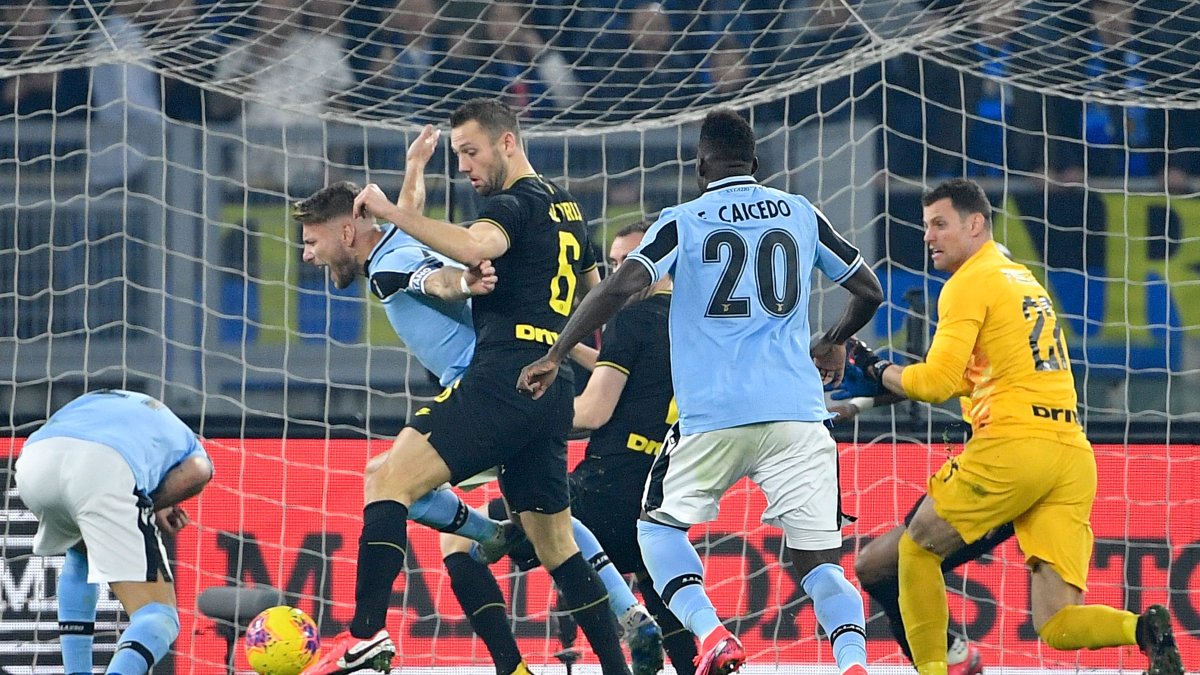 Felipe Caicedo (20 fue titular en la importante victoria del Lazio sobre el Inter de Milán.

 FBL-ITA-SERIEA-LAZIO-INTER