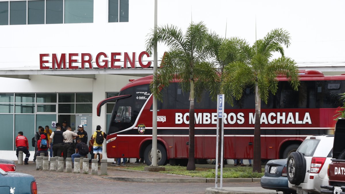 Algunos hinchas de Barcelona que resultaron heridos en accidente en Máncora se recuperan en el hospital del Guasmo