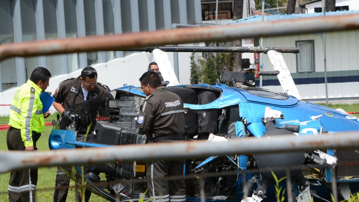 El general Espinosa fue destituido después de una investigación interna tras estrellarse en un helicóptero policial en un parque de Quito.