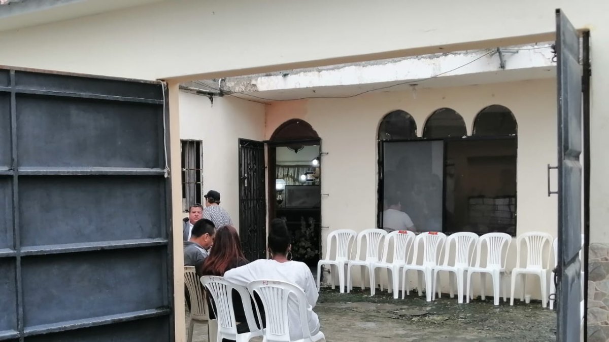La madrugada de este lunes llegaron a Guayaquil los féretros de los siete hinchas del Barcelona Sporting Club.