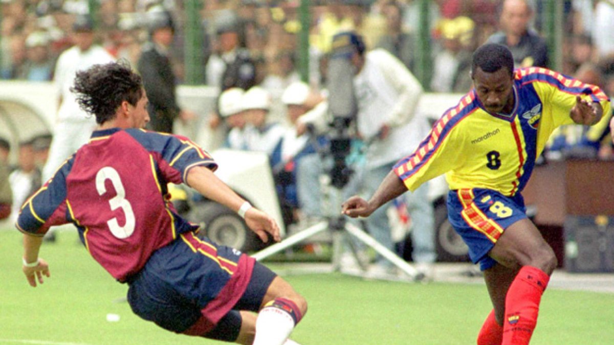 El 29 de marzo de 2000, Ecuador se impuso por 2-0 Venezuela por las eliminatorias a Corea Japón 2002. La Tricolor jugó como local en el estadio Rodrigo Paz.