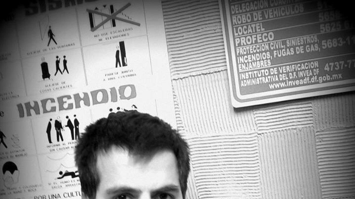 Rodríguez es escritor, catedrático y actualmente cursa su doctorado el Literatura Hispanoamericana.