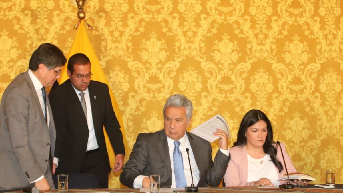 El presidente Lenín Moreno informó de la ayuda ucraniana junto al canciller, José Valencia, y la ministra de Salud, Catalina Andramuño.