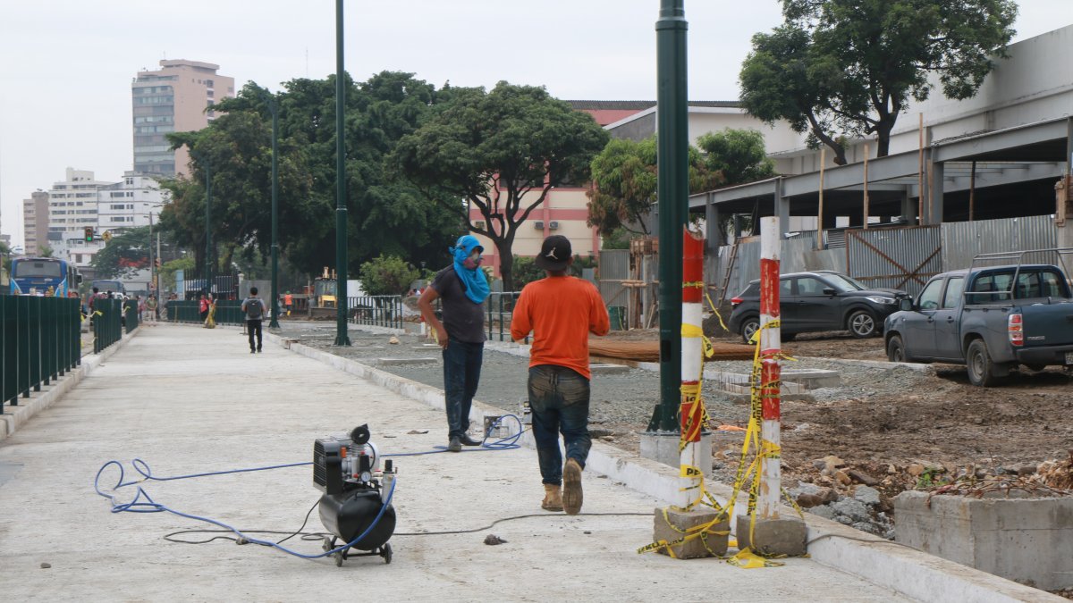 Se está dando forma a las áreas peatonales de la avenida Delta.