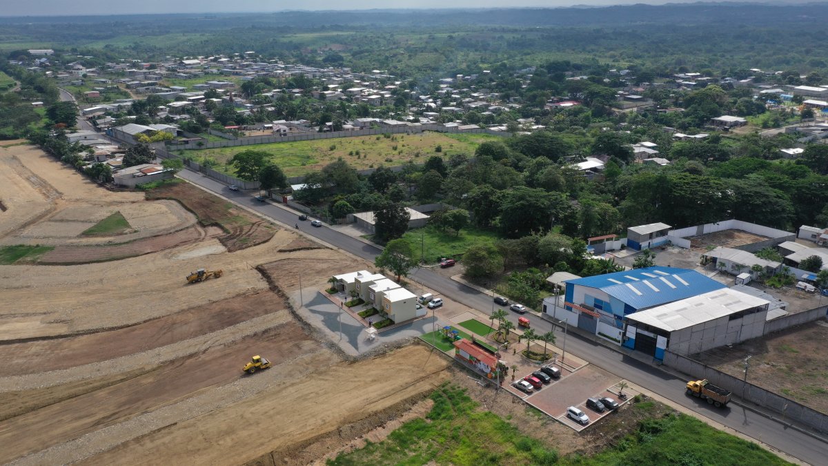 Residencias. El Municipio de Guayaquil apuntó sus nuevos planes habitacionales hacia el oeste, en Chongón. Según la planificación, las casas serán entregadas a inicios de 2021.