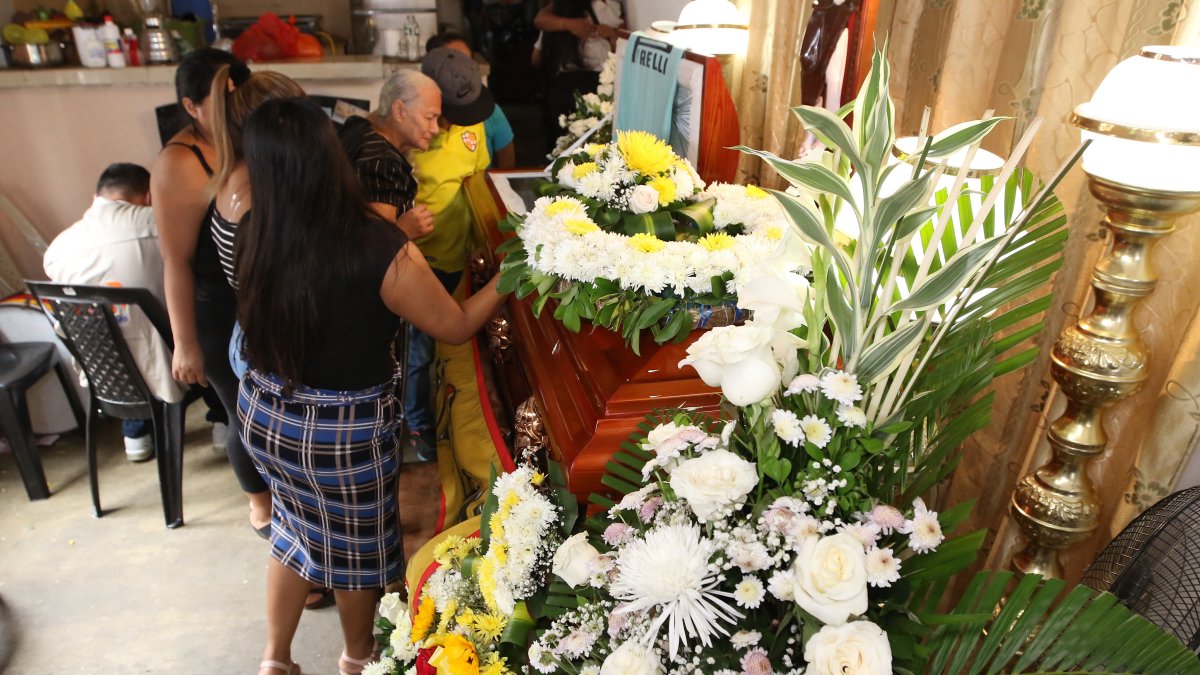 Desconsuelo. Familiares de Christian Sánchez lloraron su pronta partida.